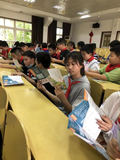嘉兴-反邪宣传进校园 莘莘学子意志坚382.png